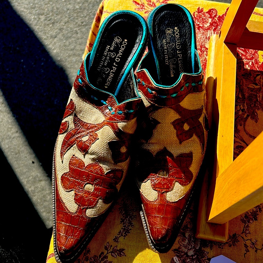 Italian made Boots slides with inlaid heels! Teal color details.